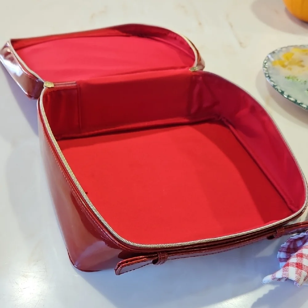 Estee Lauder Glossy Red Cosmetic Bag Duo/Would make a great gift. - Picture 2 of 3